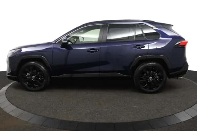 Toyota RAV4 (2023) thumbnail 3