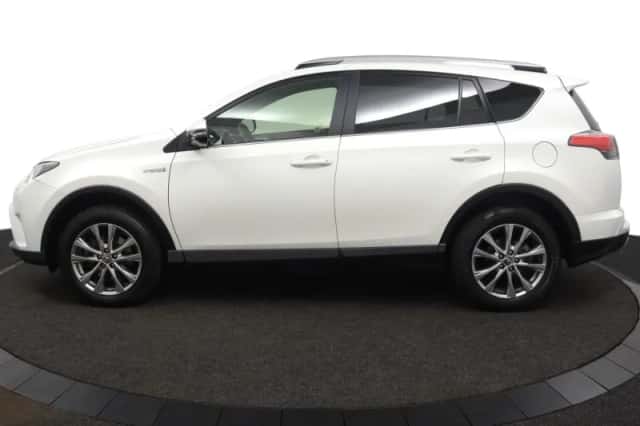 Toyota RAV4 (2018) thumbnail 3