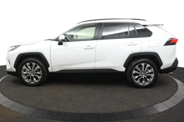 Toyota RAV4 (2024) thumbnail 3