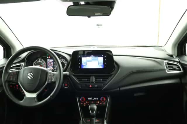 Suzuki S-Cross (2024) thumbnail 4