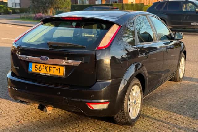 Ford Focus (2009) thumbnail 3