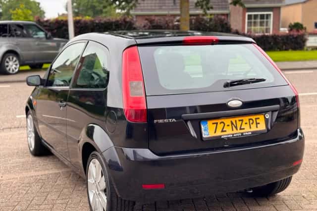 Ford Fiesta (2004) thumbnail 4