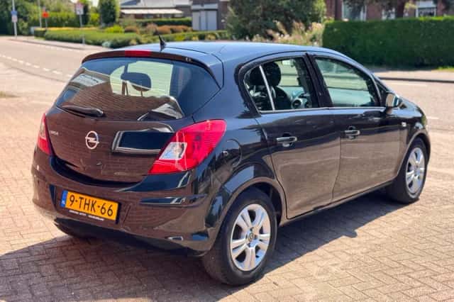 Opel Corsa (2014) thumbnail 3