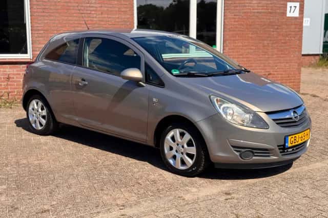 Opel Corsa (2010) thumbnail 2