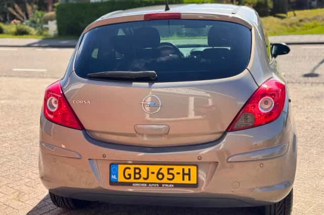 Opel Corsa (2010) thumbnail 4