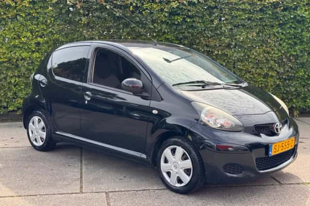 Toyota Aygo (2011) thumbnail 2