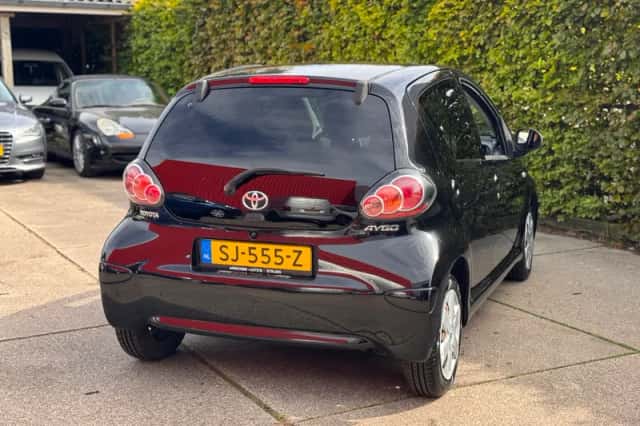 Toyota Aygo (2011) thumbnail 4