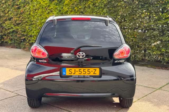 Toyota Aygo (2011) thumbnail 5