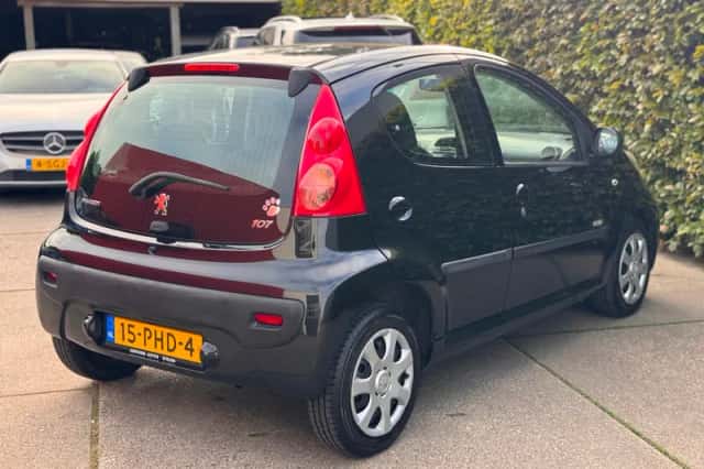 Peugeot 107 (2011) thumbnail 3