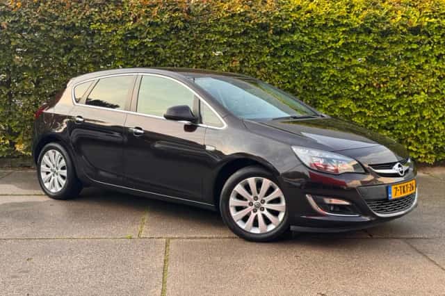 Opel Astra (2014) thumbnail 1