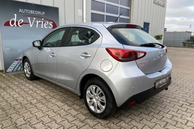 Mazda 2 (2019) thumbnail 2