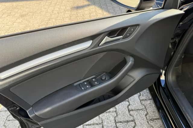 Audi A3 (2018) thumbnail 3