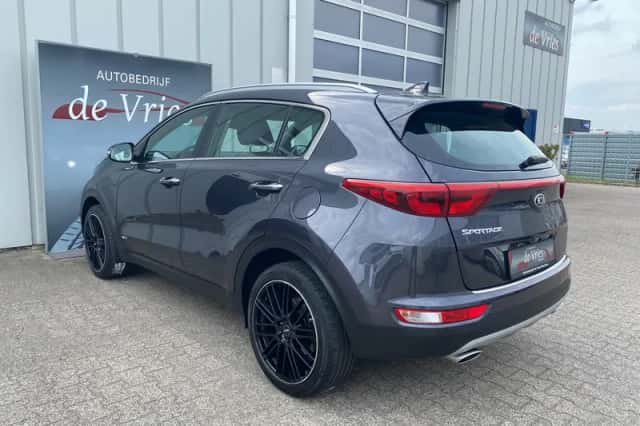 Kia Sportage (2017) thumbnail 2