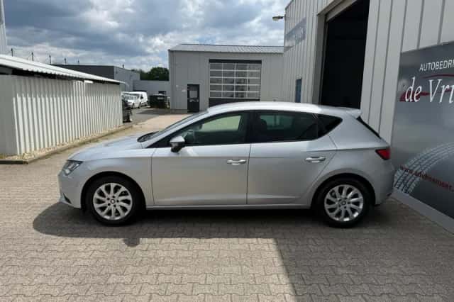 SEAT Leon (2017) thumbnail 3