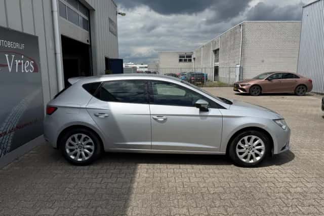 SEAT Leon (2017) thumbnail 4