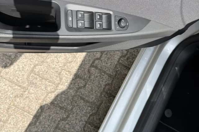 SEAT Leon (2017) thumbnail 6