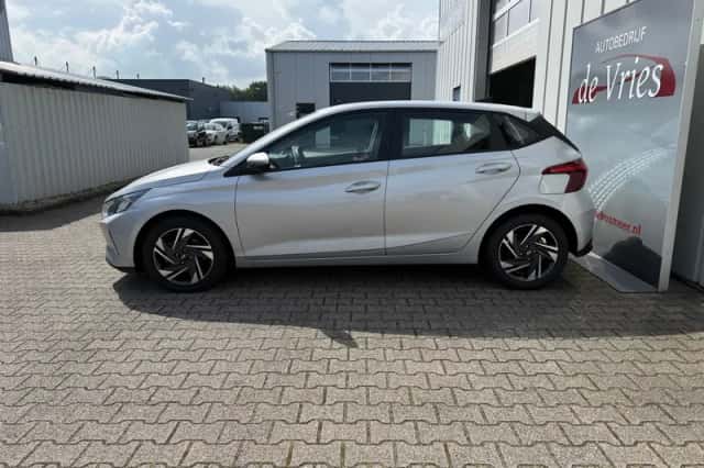 Hyundai i20 (2023) thumbnail 3