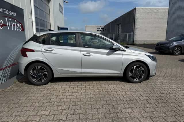 Hyundai i20 (2023) thumbnail 4