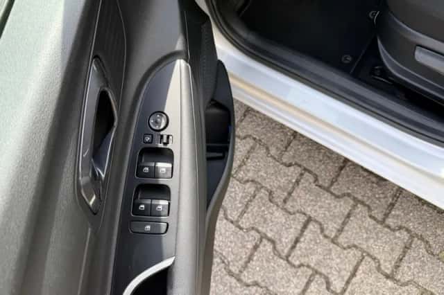 Hyundai i20 (2023) thumbnail 5