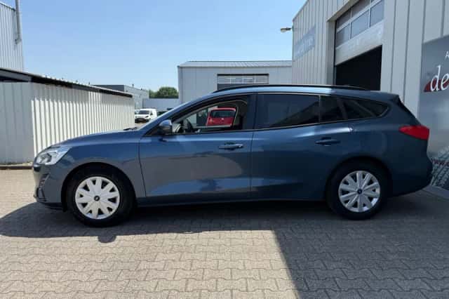 Ford Focus (2018) thumbnail 3