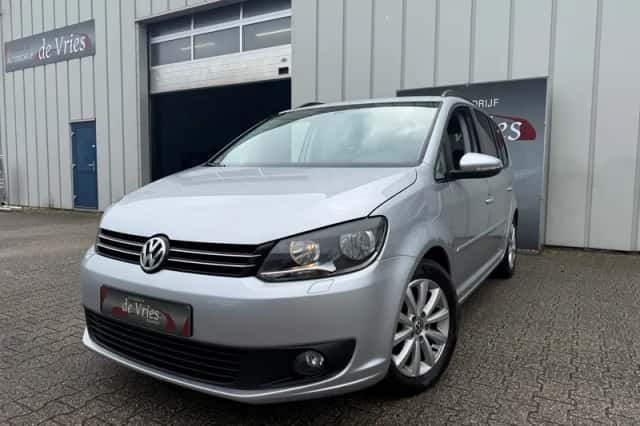 Volkswagen Touran (2015) thumbnail 1