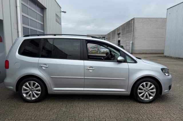 Volkswagen Touran (2015) thumbnail 4