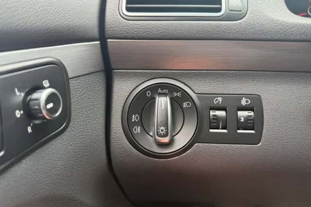 Volkswagen Touran (2015) thumbnail 6