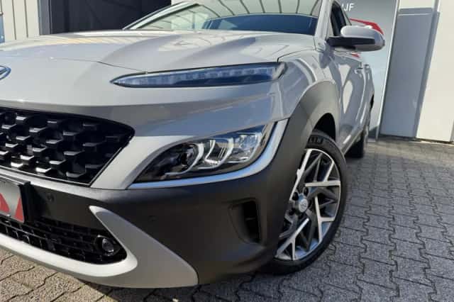 Hyundai Kona (2022) thumbnail 2