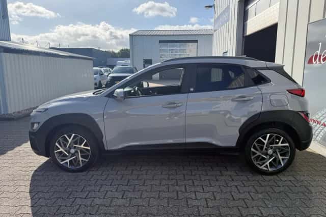 Hyundai Kona (2022) thumbnail 3