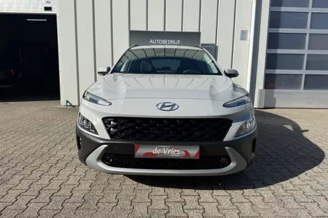 Hyundai Kona (2022) thumbnail 4