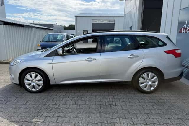 Ford Focus (2011) thumbnail 2