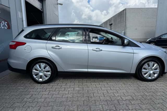 Ford Focus (2011) thumbnail 4