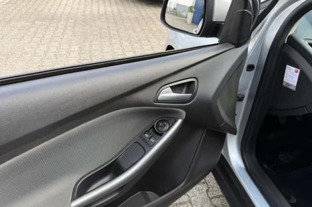 Ford Focus (2011) thumbnail 5