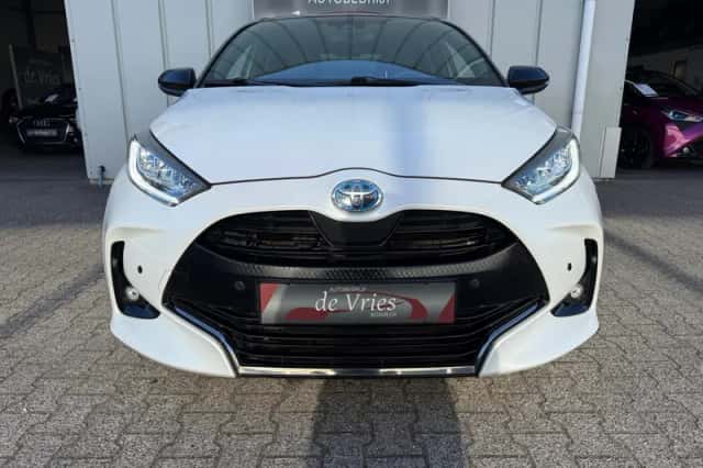 Toyota Yaris (2021) thumbnail 4