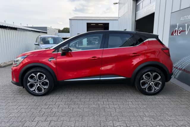 Renault Captur (2022) thumbnail 3