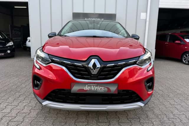 Renault Captur (2022) thumbnail 4