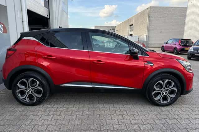 Renault Captur (2022) thumbnail 5