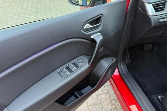 Renault Captur (2022) thumbnail 6