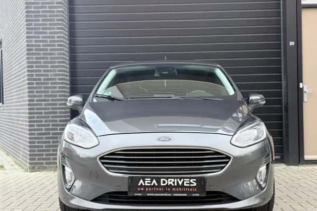Ford Fiesta (2017) thumbnail 2