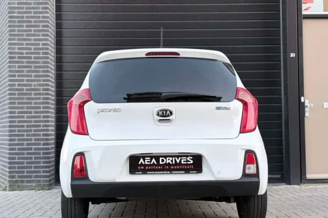 Kia Picanto (2016) thumbnail 5