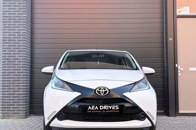 Toyota Aygo (2016) thumbnail 2