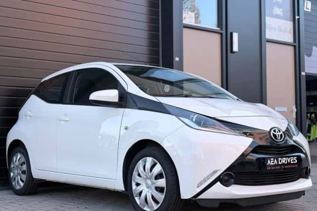 Toyota Aygo (2016) thumbnail 3