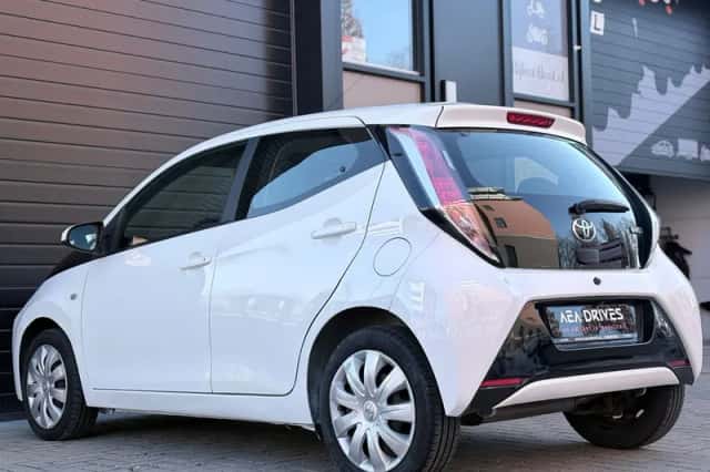 Toyota Aygo (2016) thumbnail 4