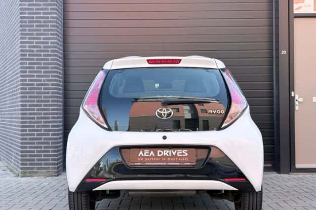 Toyota Aygo (2016) thumbnail 5