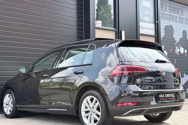 Volkswagen Golf (2017) thumbnail 5