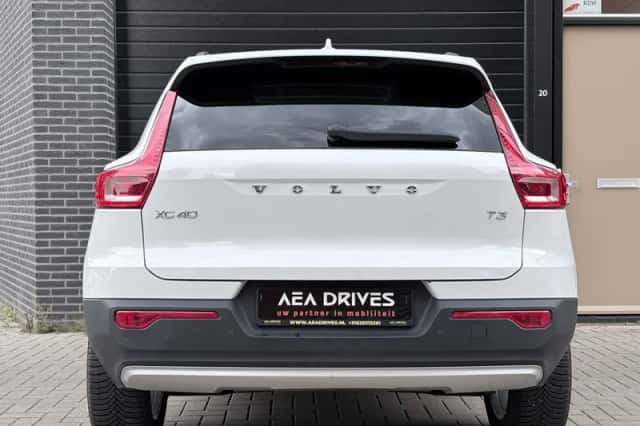 Volvo XC40 (2019) thumbnail 5