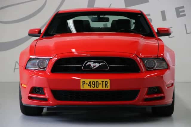Ford Mustang (2012) thumbnail 2