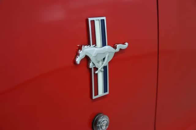 Ford Mustang (2012) thumbnail 4
