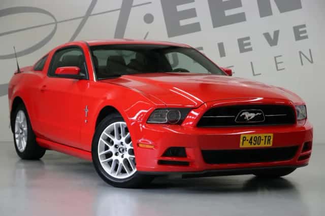 Ford Mustang (2012) thumbnail 5