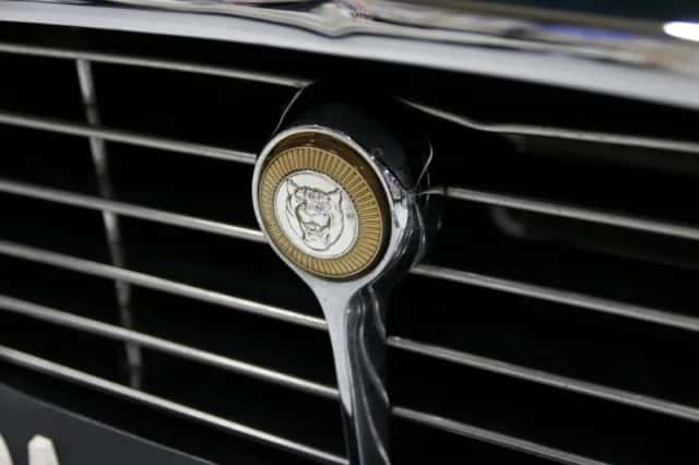 Jaguar "E" Type (1971) thumbnail 3
